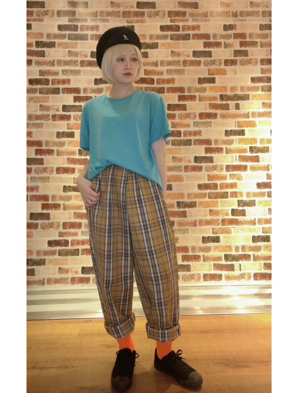 「古着、古着MIX、古着コーデ、古着女子、古着好きな人と繋がりたい、お洒落さんとつながりたい、スニーカーコーデ、Tシャツ、メンズライク」｜「shawtyのアイテム（パンツ、ベージュ系）」を使った、yu❤︎ さん（レディース・157cm）の夏コーディネートの1枚目の写真