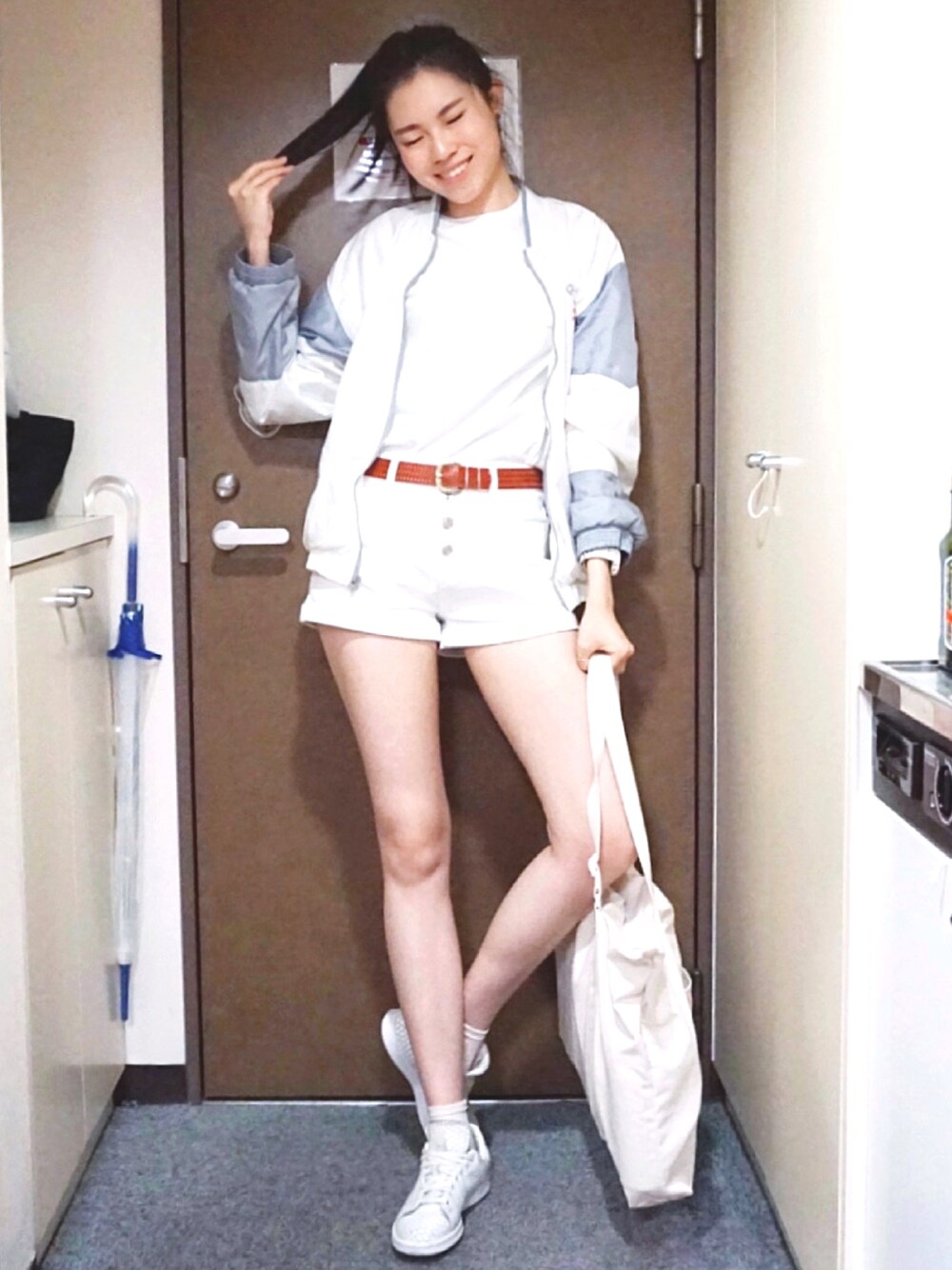 「ootd、夏、街頭穿搭、球鞋、日系極簡、基礎款」｜「Reebokのアイテム（MA-1、ホワイト系）」を使った、ruby_179さん（レディース・179cm）の夏コーディネートの1枚目の写真