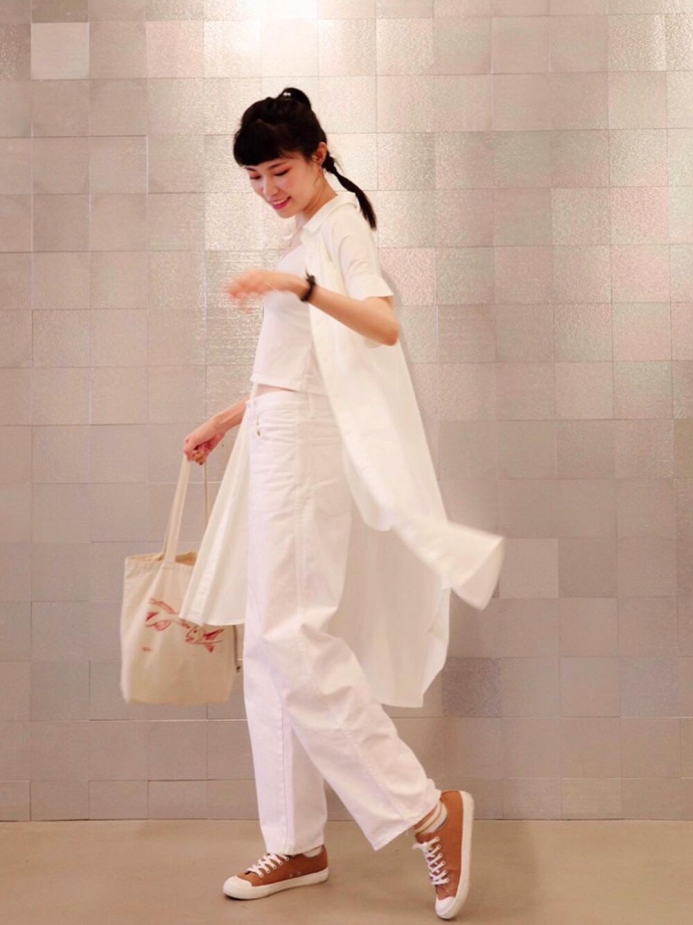 「ootd、夏、日系極簡、牛仔褲、基礎款」｜「UNIQLOのアイテム（デニムパンツ、ホワイト系）」を使った、ruby_179さん（レディース・179cm）の夏コーディネートの1枚目の写真