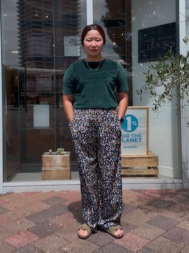 「URBAN RESEARCH DOORS（アーバンリサーチドアーズ）の『接触冷感/吸水速乾/イージーケア』フラワープリントドライタッチリラックスパンツ（その他パンツ）」を使った、Sayakaさん（レディース・150cm）の夏コーディネート