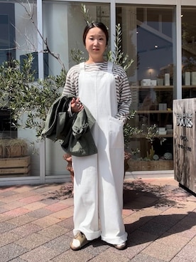 「アイテム（オールインワン・サロペット、ホワイト系）」を使った、Sayakaさん（レディース・150cm）の秋コーディネート