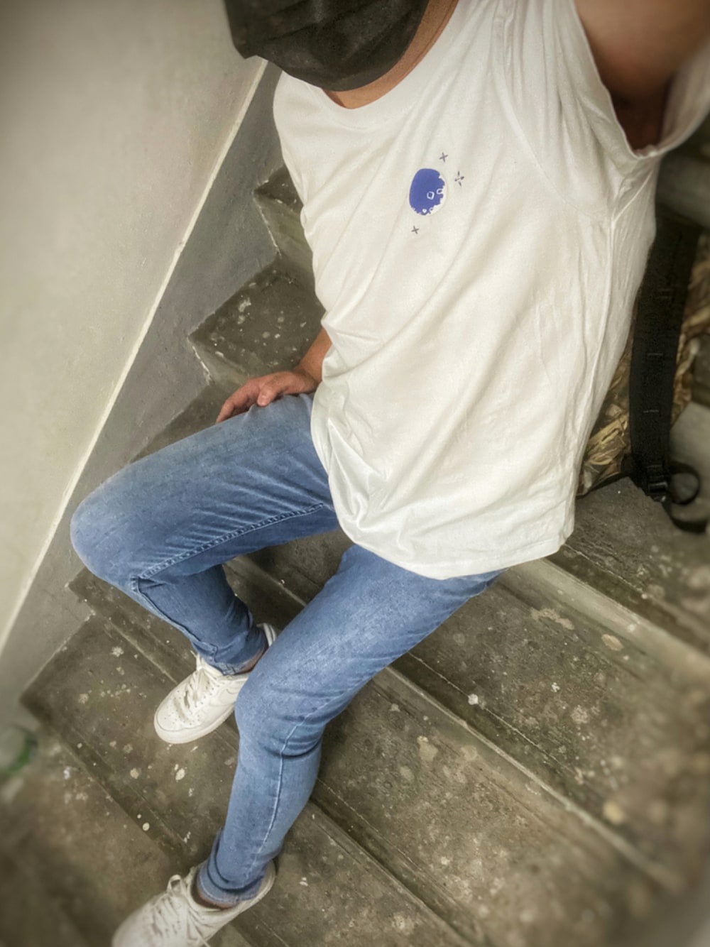 「デニム、NIKE、夏、UNIQLO、白T、サーフ、AIR FORCE 1、ootd、通勤コーデ、Hong Kong、Levis、牛仔褲、球鞋、街頭穿搭、通勤穿搭」｜「UNIQLOのアイテム（Tシャツ/カットソー、ホワイト系）」を使った、P.Y.さん（メンズ・172cm）の秋コーディネートの1枚目の写真