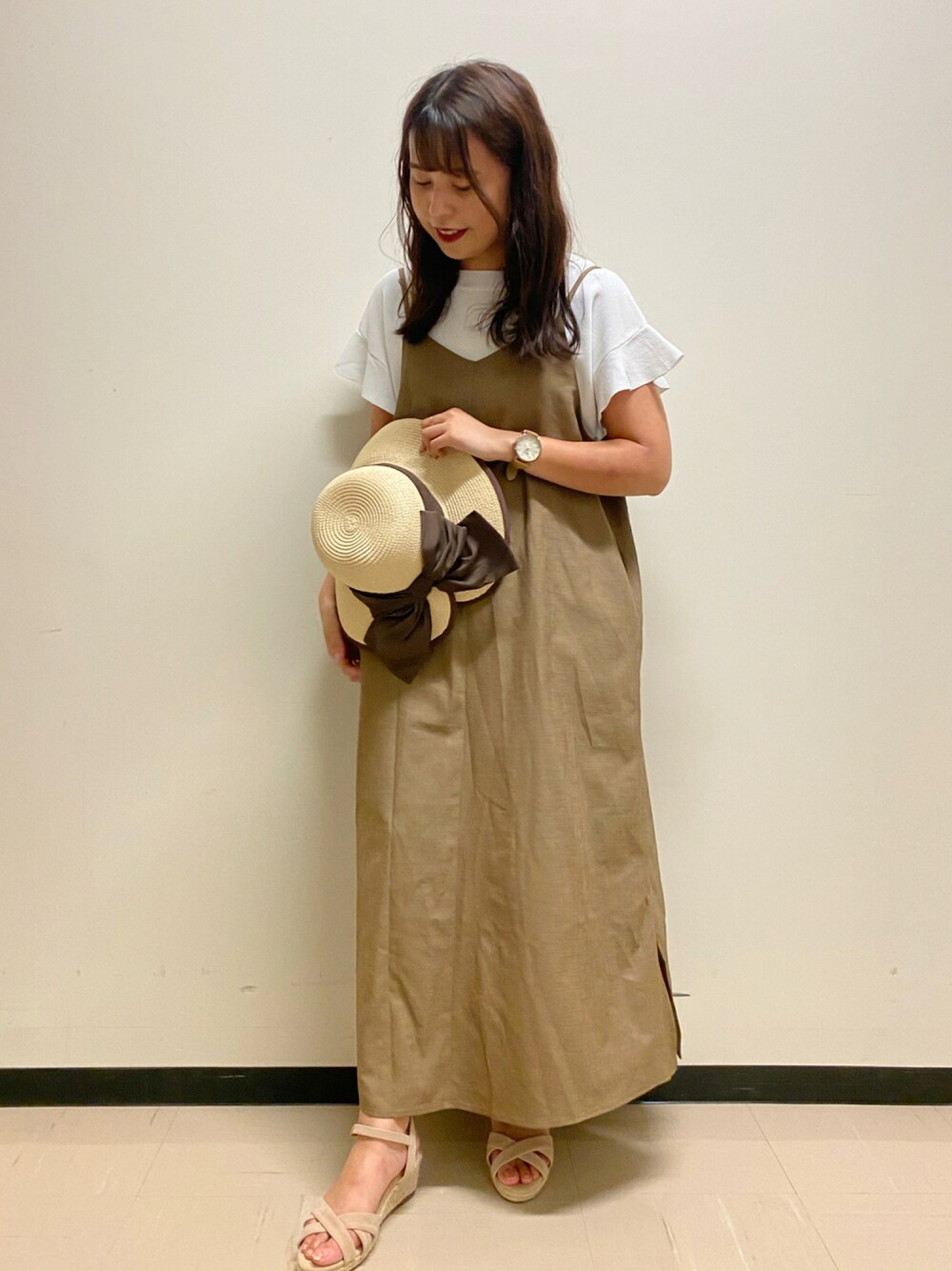 「カジュアルコーデ、ラクチンコーデ、オトナ女子、夏コーデ、夏、大人カジュアル、大人ガーリー、休日スタイル、ロングワンピース」｜「Te chichiのリネンライクキャミワンピース（ワンピース、ブラウン系）」を使った、ERIKAさん（レディース・157cm）の夏コーディネートの1枚目の写真