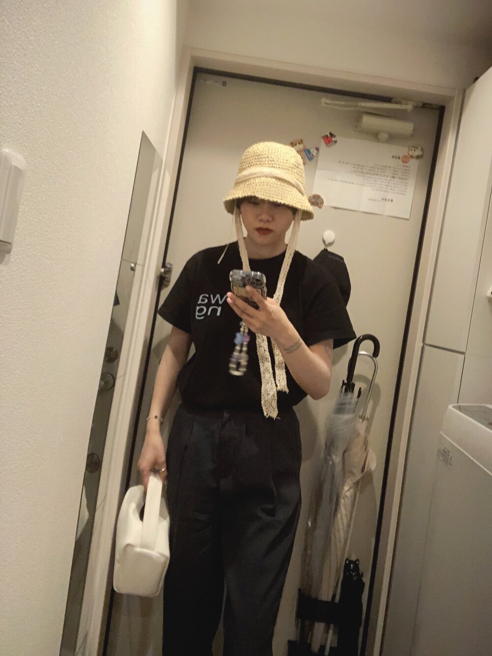 「alexanderwangのアイテム（Tシャツ/カットソー、ブラック系）」を使った、ずさん（レディース・160cm）の夏コーディネートの1枚目の写真