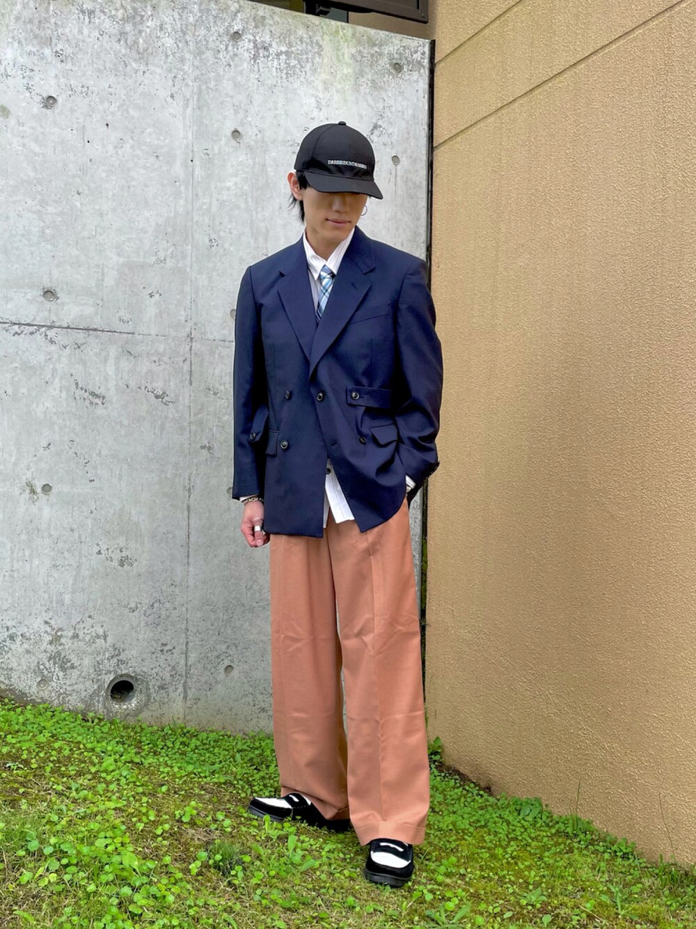 「秋トレンド2021、アイビー、トラッド、モード、シャツスタイル、秋服準備はじめました、ビッグシルエット、キャップ、カラーパンツ、ジャケットスタイル、シンプルコーデ、プチプラコーデ、ネクタイ、ローファー、ブレザー」｜「GRAVISの【gravis/グラビス】CIAOPANIC別注ODJICK/オジェック/ローファー（ローファー、ホワイト系）」を使った、NATSUKIさん（メンズ・180cm）の秋コーディネートの1枚目の写真