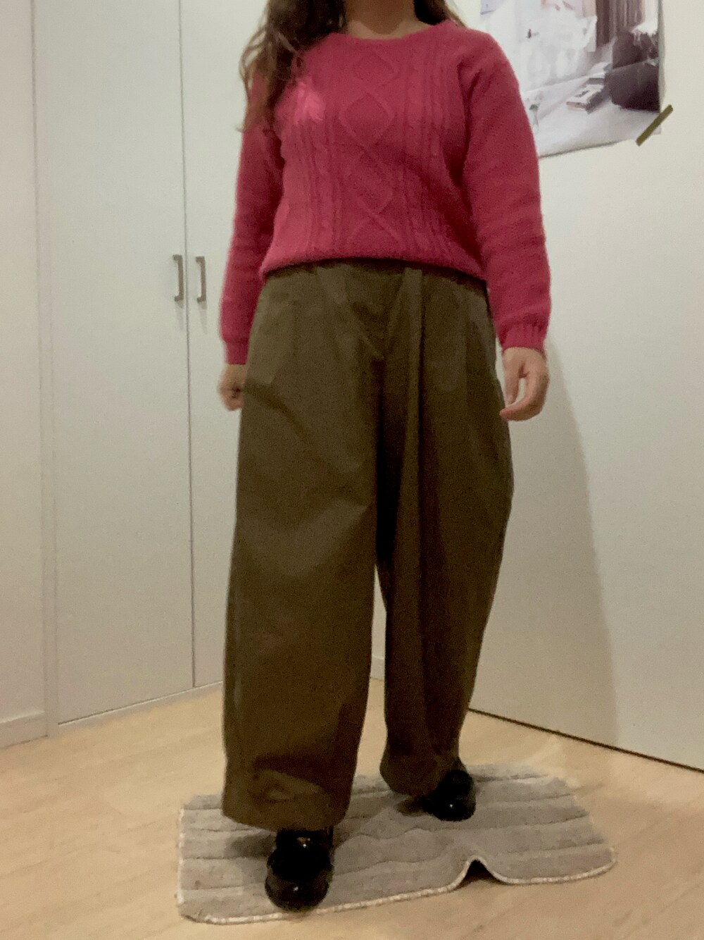 「パンツスタイル、ニット、ピンク、低身長、冬コーデ、ブラウン、ローファー、骨格ストレート、シンプルスタイル、パンツコーデ、java、ZARA、古着MIX、古着、チノパン」｜「Javaの《JaVa ジャバコラボ》大人のゆったりカジュアル。2wayバルーンサロペットパンツ（パンツ部取り外し可）（サロペット/オーバーオール、ブラウン系）」を使った、maple. さん（レディース・151cm）の冬コーディネートの1枚目の写真