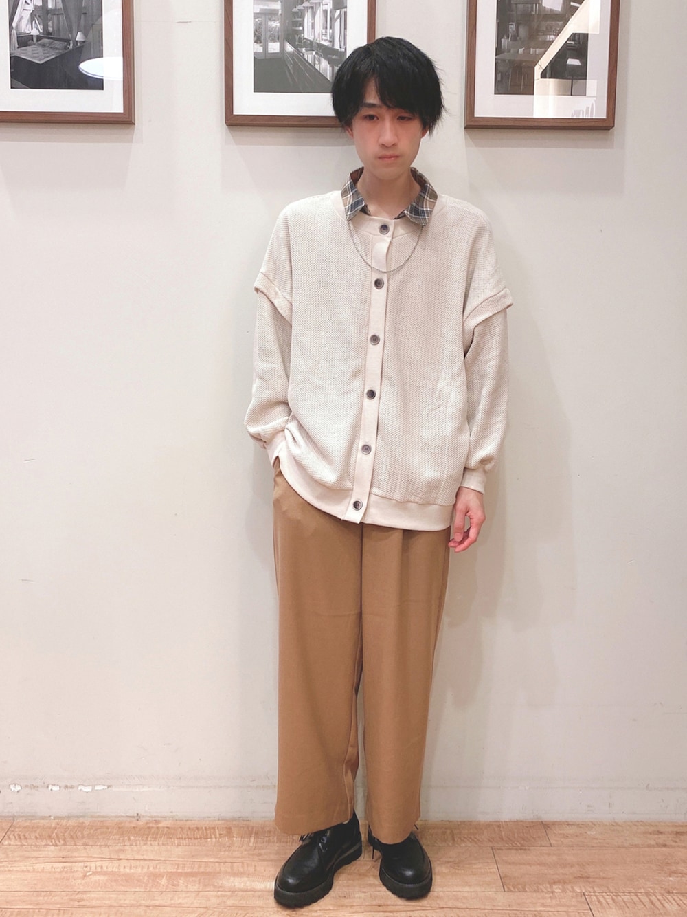 「シンプル、チェックシャツ、秋のコーデ、レイヤードスタイル、大人カジュアル、ワイドパンツ、ブラウン、革靴、プチプラ、ユニセックス、オトナカジュアル、シューラルー、秋冬コーデ、おしゃれさんと繋がりたい、いいね、save、フォローお願いします🤑」｜「DRESKIPの【藤本美貴さん着用商品】マシンウォシャブル機能ワイドパンツ（その他パンツ、イエロー系）」を使った、いましさん（メンズ・169cm）の秋コーディネートの1枚目の写真