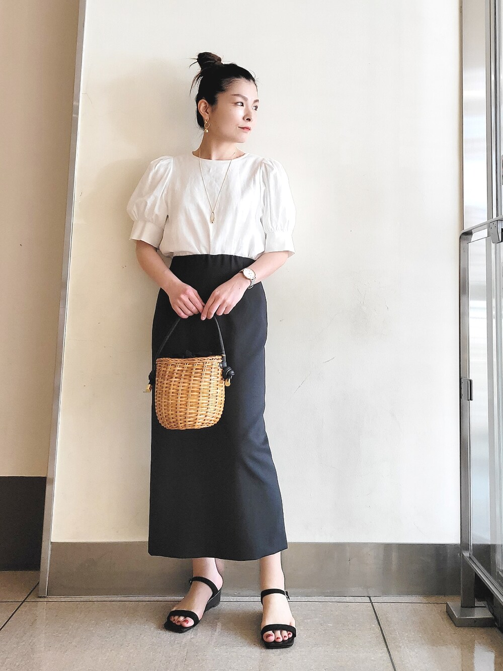 「春夏コーデ、シンプル、お洒落さんとつながりたい、春、お出かけコーデ、シンプルコーデ、きれいめカジュアル」｜「RIVE DROITEのWEB限定/レーヨン麻ライトラウンドブラウス（シャツ/ブラウス、ホワイト系）」を使った、tttttsssssuuuuuさん（レディース・158cm）の春コーディネートの1枚目の写真