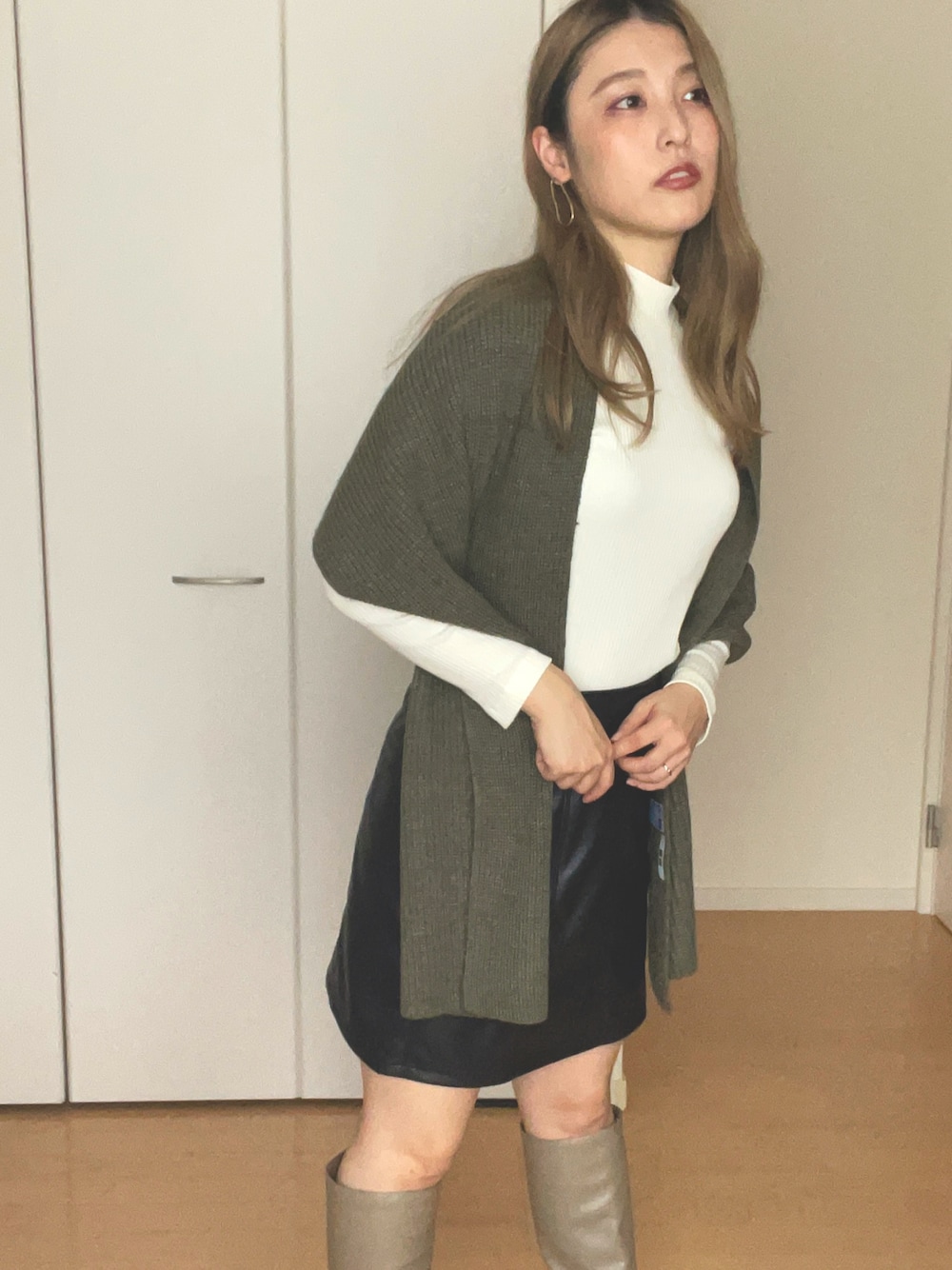 「秋ルック紹介するよ、シンプルスタイル、大人コーデ、プチプラコーデ、おしゃれさんと繋がりたい、いいね、save、フォローお願いします🤑、モード、キレイめ、オトナ女子、大人カジュアル、UNIQLO、ユニクロ、GU、あきおソニック2015」｜「UNIQLOのアイテム（ストール/ショール、グレー系）」を使った、ゆきのん/YouTubeさん（レディース・156cm）の秋コーディネートの1枚目の写真