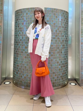 「アイテム（バッグ、オレンジ系）」を使った、コウノナホさん（レディース・164cm）の冬コーディネート