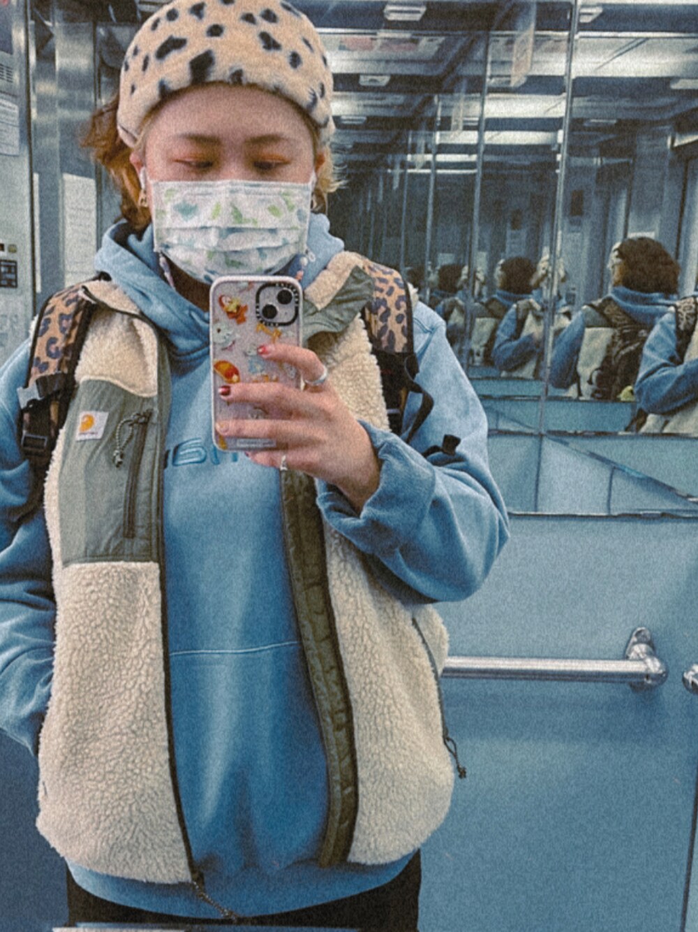 「Carhartt WIPのアイテム（ベスト、ホワイト系）」を使った、Yoyo🇹🇼さん（レディース・158cm）の冬コーディネートの1枚目の写真