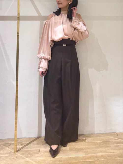 オープンショルダーバルーンブラウス