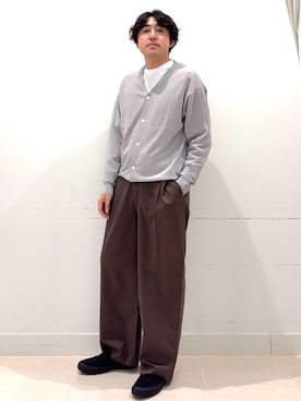 「SENSE OF PLACE by URBAN RESEARCH(センスオブプレイスバイアーバンリサーチ)の『洗濯可/接触冷感/UVカット/毛玉防止』マルチファンクションVネックカーディガン(カーディガン/ボレロ、グレー系)」を使った、shoさん(メンズ・173cm)の秋コーディネート