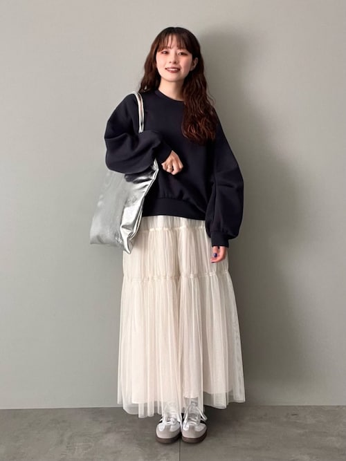 【haru】ホワイトティアードスカート、チャコールTシャツ haru】ホワイトティアードスカート、チャコールTシャツ haru様