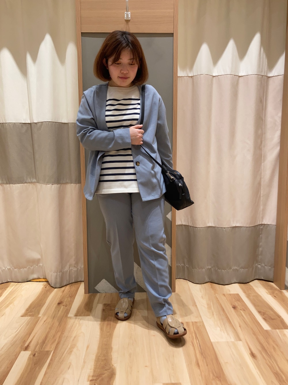 「春服コーデ、オトナ女子、きれいめカジュアル、オケージョンスタイル、パンツスタイル、きれいめコーディネート、通勤コーデ、サックスブルー、ニット、ボーダーニット、セットアップスタイル、ジャケット、キレイめ、テーパードパンツ、ノーカラージャケット」｜「Samansa Mos2 blueのノーカラージャケット（セットアップ可）（ノーカラージャケット、ブルー系）」を使った、のんさん（レディース・152cm）の春コーディネートの1枚目の写真
