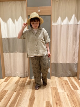 「ブラウンパンツ」｜「アイテム（サンダル）」を使った、のんさん（レディース・152cm）の春コーディネート