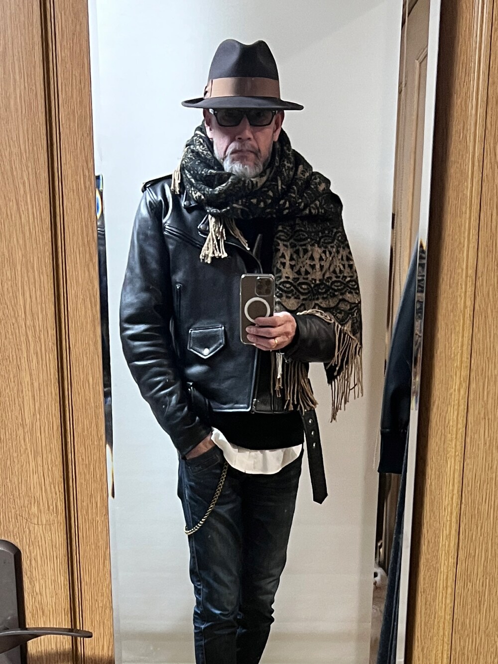 「デグナーのアイテム（ライダースジャケット、ブラック系）」を使った、KYさん（メンズ・174cm）の冬コーディネートの1枚目の写真