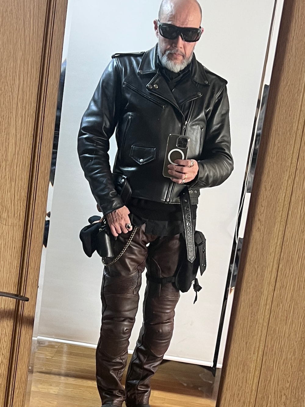 「ライダースジャケット」｜「デグナーのアイテム（ライダースジャケット、ブラック系）」を使った、KYさん（メンズ・174cm）の冬コーディネートの1枚目の写真