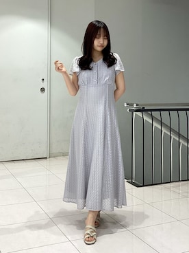 「MISCH MASCH（ミッシュマッシュ）の2026春夏新作 パイピングバルファスレースワンピース（ワンピース、グレー系）」を使った、名古屋パルコ店さん（レディース・156cm）の夏コーディネート