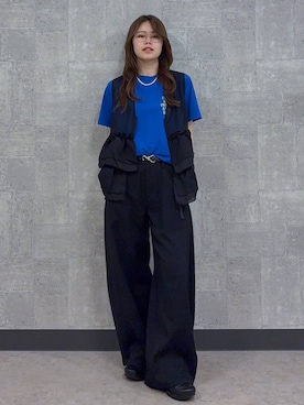 「RAGEBLUE（レイジブルー）のCurve Seam Barrel Pants/カーブシームツイルバレルパンツ（スラックス、ブラック系）」を使った、みさきさん（レディース）の春コーディネート