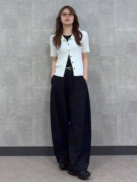 「RAGEBLUE（レイジブルー）のCurve Seam Barrel Pants/カーブシームツイルバレルパンツ（スラックス、ブラック系）」を使った、みさきさん（レディース）の春コーディネート