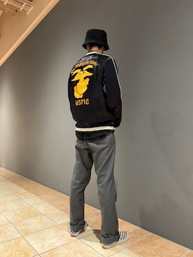 「AVIREX（アヴィレックス）のアイテム（スカジャン）」を使った、10さん（メンズ・180cm）の秋コーディネート