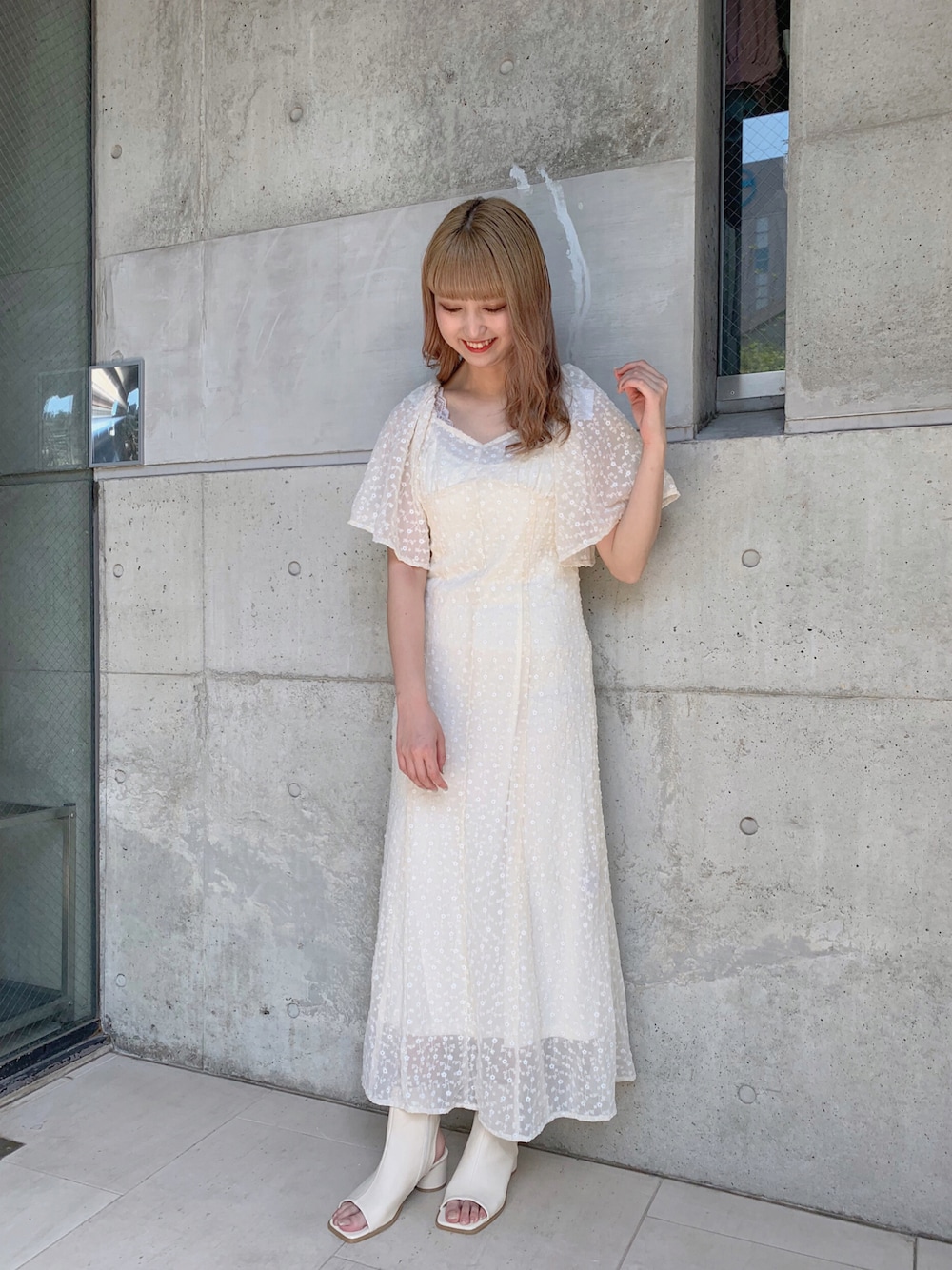 「春コーデ、今日のコーデ、休日コーデ、高身長女子、ホワイト」｜「one after another NICE CLAUPのflower刺しゅうワンピ（ワンピース、ホワイト系）」を使った、mano0416さん（レディース・162cm）の春コーディネートの1枚目の写真