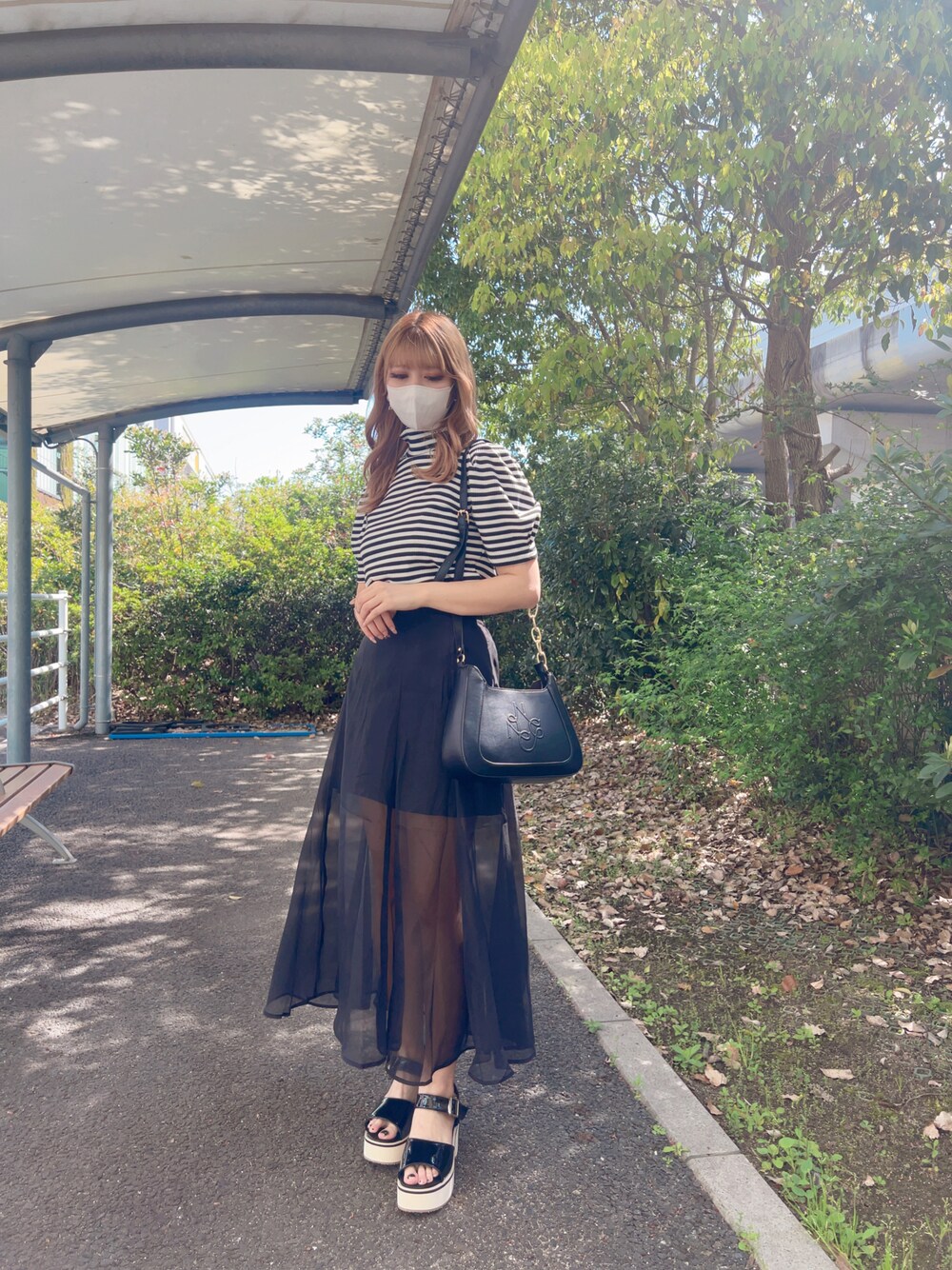 「春服、お洒落さんとつながりたい、春服みてみて、ボーダー、大人ガーリー、春、ボリューム袖」｜「one after another NICE CLAUPのタートルネックイニシャルテレコトップス（Tシャツ/カットソー、ブラック系）」を使った、mano0416さん（レディース・162cm）の春コーディネートの1枚目の写真