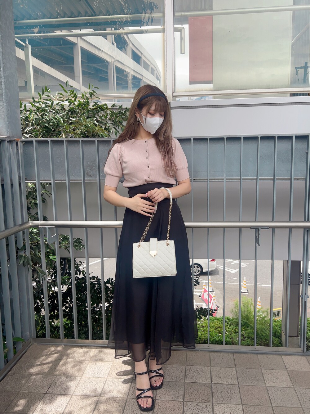 「夏コーデ、おしゃれさんと繋がりたい、休日スタイル、大人かわいい、お出かけコーデ、このスタイルがお気に入り、袖ボリューム、ピンク、高身長女子、ロングスカート」｜「one after another NICE CLAUPのハートボタン前後2wayニット（カーディガン/ボレロ、ピンク系）」を使った、mano0416さん（レディース・162cm）の夏コーディネートの1枚目の写真