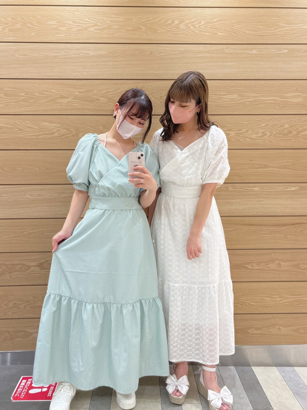 「春カラー、おしゃれさんと繋がりたい、プチプラコーデ、ロングスカート、大人かわいい、オトナカワイイ、春色、サンダル、今日のコーデ、シンプル、ブラウス、ふたごコーデ、パフスリーブ、淡色コーデ、パフ袖」｜「one after another NICE CLAUPのSサイズあり　カシュクールブラウス　セットアップスカートあり（シャツ/ブラウス、ホワイト系）」を使った、mano0416さん（レディース・162cm）の春コーディネートの1枚目の写真