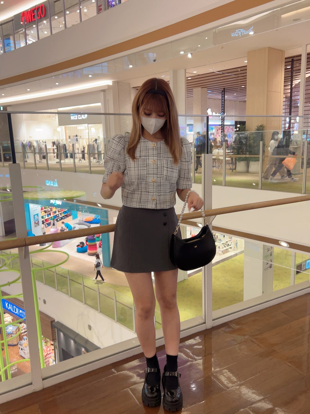 「今日のコーデ、高身長女子、韓国ファッション、ジャケット、イエベ春、骨格ウェーブ、甘め、モノトーン、162cm、カチューシャ、おしゃれさんと繋がりたい」｜「one after another NICE CLAUPの【新色追加】ツイードショートジャケット（ノーカラージャケット、ホワイト系）」を使った、mano0416さん（レディース・162cm）の夏コーディネートの1枚目の写真