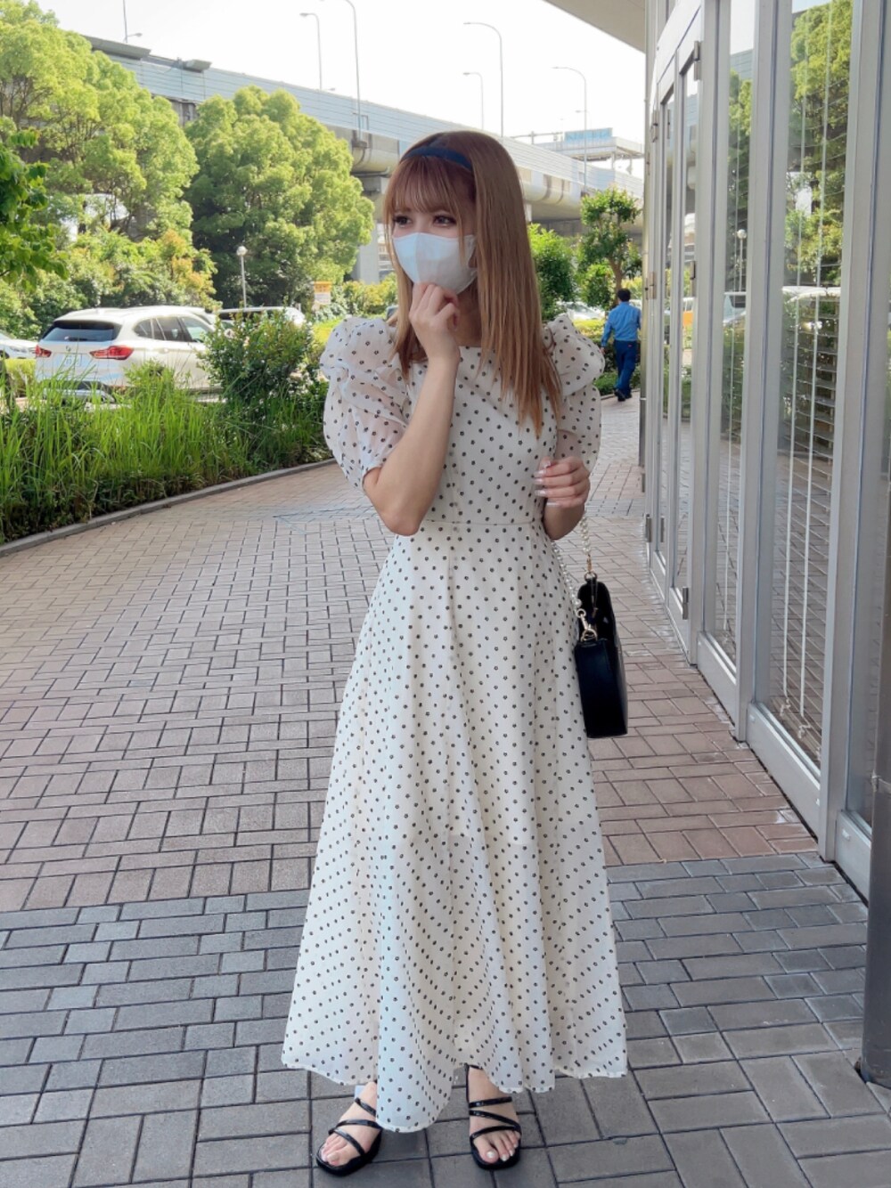 「お出かけコーデ、ワンピース、おしゃれさんと繋がりたい、キレイめコーデ、大人コーデ、今日のコーデ、モノトーン、高身長女子、骨格ウェーブ、イエベ春、162cm」｜「one after another NICE CLAUPの【one-piece collection】袖コンシャスバックリボンワンピース（ワンピース、ホワイト系）」を使った、mano0416さん（レディース・162cm）の春コーディネートの1枚目の写真