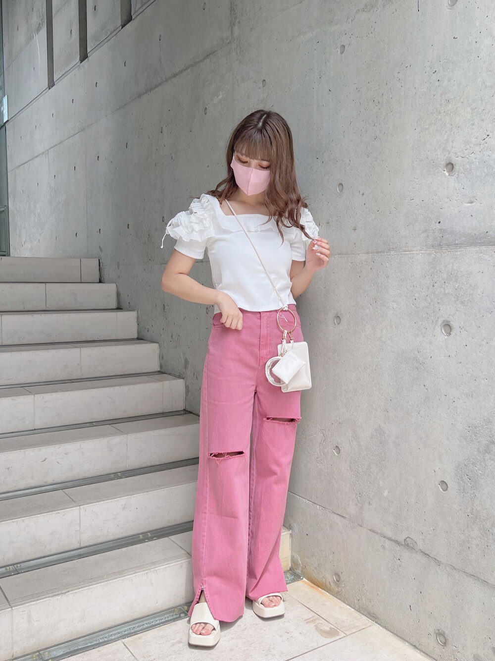「one after another NICE CLAUPのS,Msize カッティングワイドデニムパンツ（デニムパンツ、ピンク系）」を使った、mano0416さん（レディース・162cm）の夏コーディネートの1枚目の写真