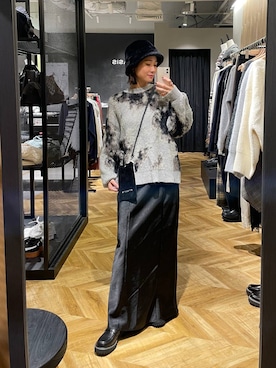 「アイテム（スマホグッズ）」を使った、osumisanさん（レディース・164cm）の秋コーディネート