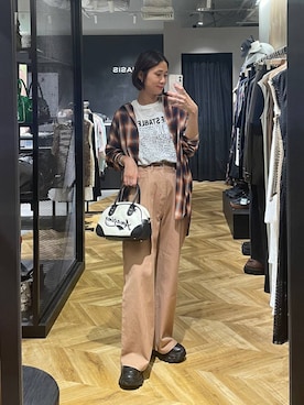 「アイテム（デニムパンツ、ベージュ系）」を使った、osumisanさん（レディース・164cm）の秋コーディネート