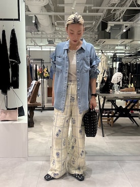 「ROSE BUD（ローズバッド）のLIGHT OZ FRILL DENIM SHIRT（シャツ/ブラウス、ブルー系）」を使った、jinko_roseさん（レディース・165cm）の春コーディネート