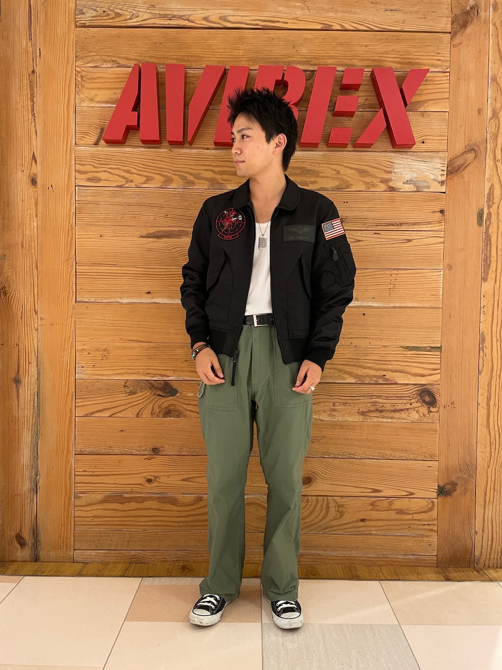 「AVIREX、大人カジュアル、休日スタイル、古着MIX、ootd、シンプルコーデ、メンズファッション、おしゃれさんと繋がりたい、AVIREXBelle、ファッションの力を信じよう」｜「AVIREXのBAKER PANTS / ベイカー パンツ / AVIREX / アヴィレックス（その他パンツ、グリーン系）」を使った、ひらいさん（メンズ・174cm）の秋コーディネートの1枚目の写真