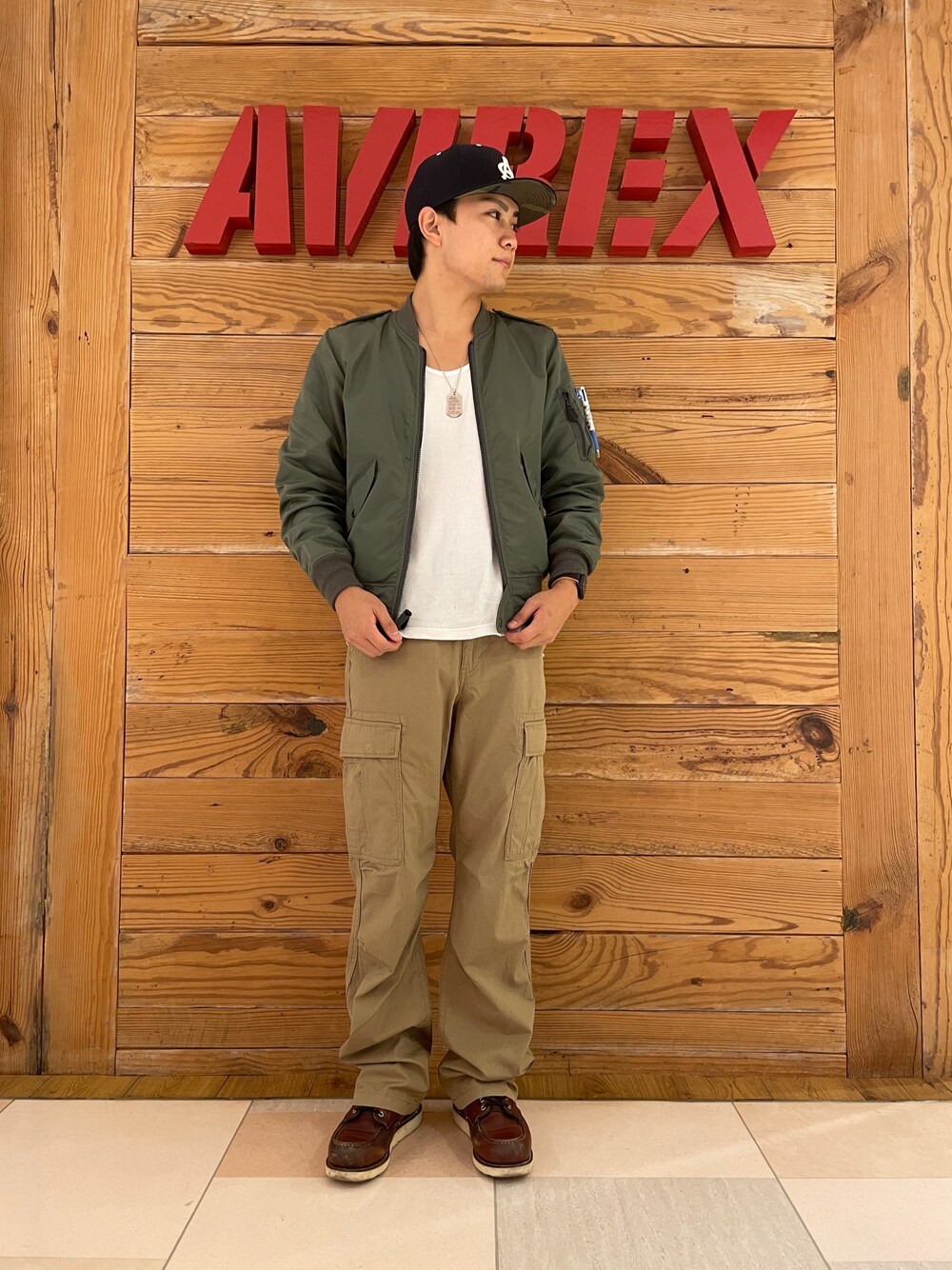 「カジュアル、AVIREX、休日スタイル、お出かけコーデ、ootd、秋服コーデ、お洒落さんとつながりたい、AVIREXBelle、ファッションの力を信じよう、ファッションを楽しもう」｜「NEW ERAの【×NEW ERA】ACキャップ/9FIFTY SNAP BACK CAP TYPE  AC（キャップ、ブラック系）」を使った、ひらいさん（メンズ・174cm）の秋コーディネートの1枚目の写真