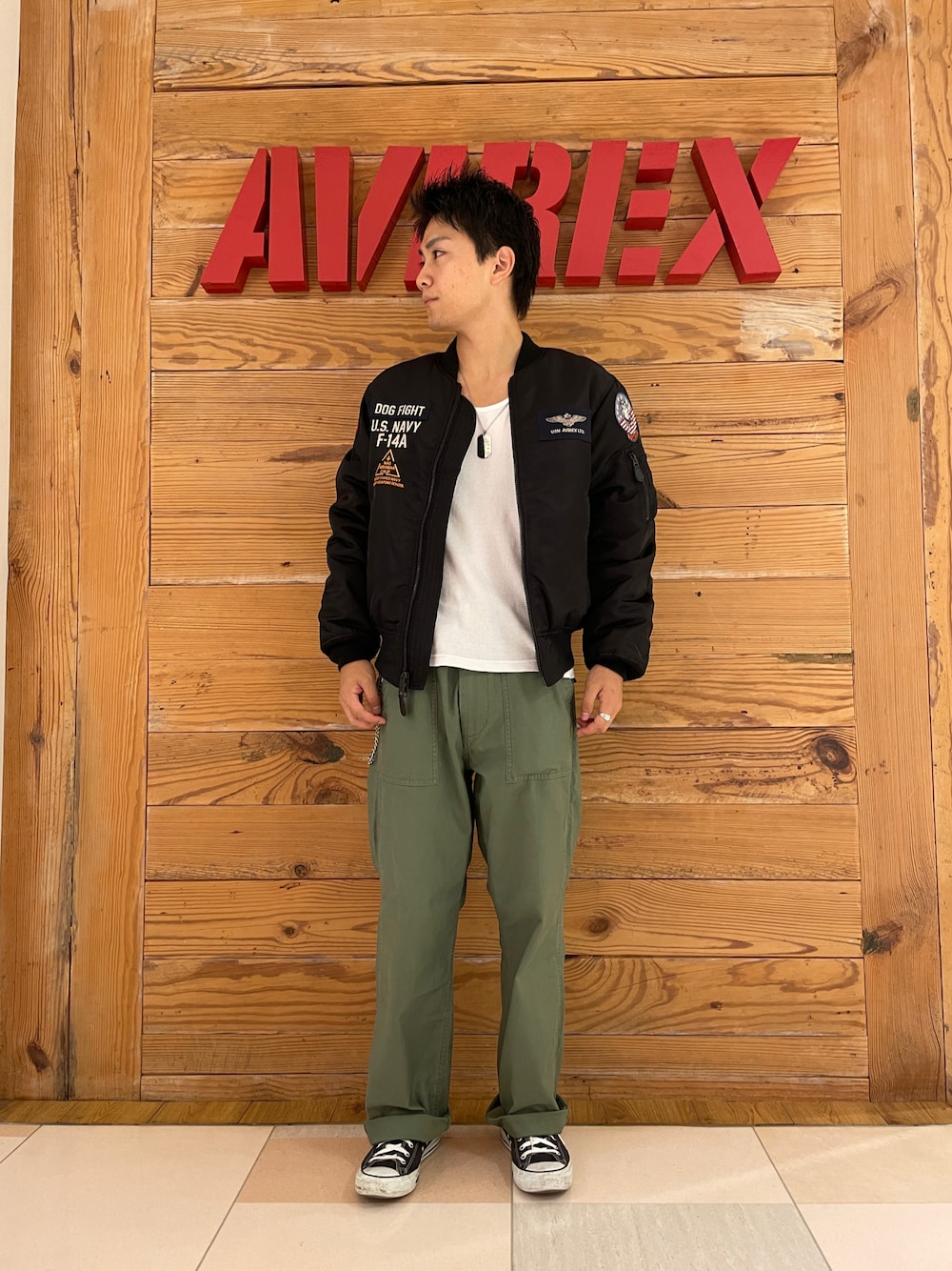 「ミリタリー、秋のコーデ、AVIREX、秋ファッション、ootd、シンプルスタイル、ストリートコーデ、メンズコーデ、AVIREXBelle、ファッションの力を信じよう」｜「AVIREXの【先行予約 7月上旬-7月中旬入荷予定】BAKER PANTS / ベイカー パンツ（パンツ、グリーン系）」を使った、ひらいさん（メンズ・174cm）の秋コーディネートの1枚目の写真
