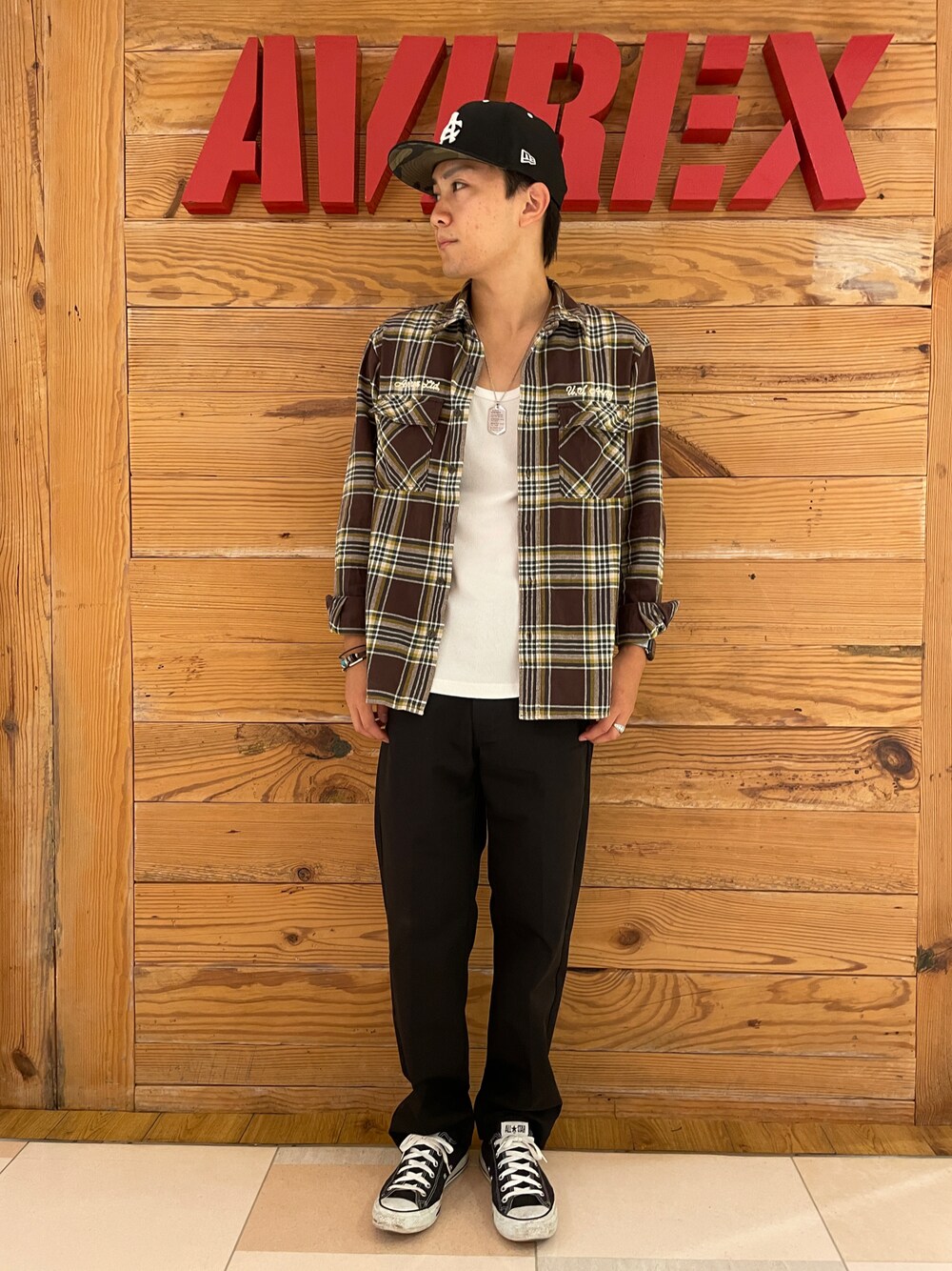 「AVIREX、お出かけコーデ、古着MIX、ootd、秋服、シャツコーデ、カジュアルコーデ、メンズコーデ、AVIREXBelle、ファッションの力を信じよう」｜「NEW ERAの【×NEW ERA】ACキャップ/9FIFTY SNAP BACK CAP TYPE  AC（キャップ、ブラック系）」を使った、ひらいさん（メンズ・174cm）の秋コーディネートの1枚目の写真