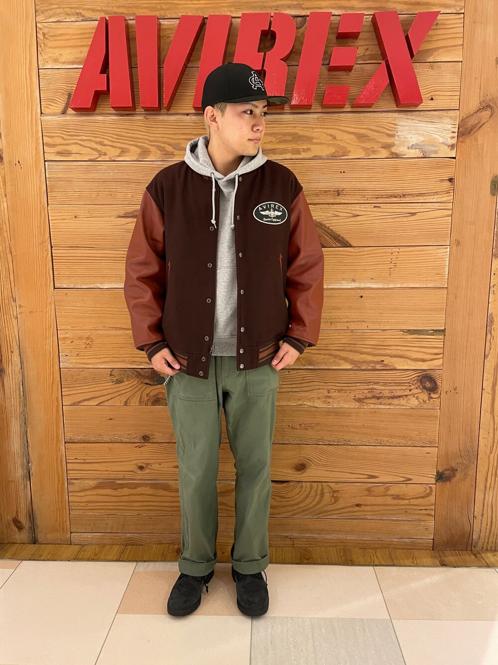 「ニット、AVIREX、ootd、カジュアルコーデ、今日のコーデ、メンズコーデ、オトナカジュアル、冬のコーデ、AVIREXBelle、ファッションの力を信じよう」｜「AVIREXのBAKER PANTS / ベイカー パンツ / AVIREX / アヴィレックス（その他パンツ、グリーン系）」を使った、ひらいさん（メンズ・174cm）の冬コーディネートの1枚目の写真