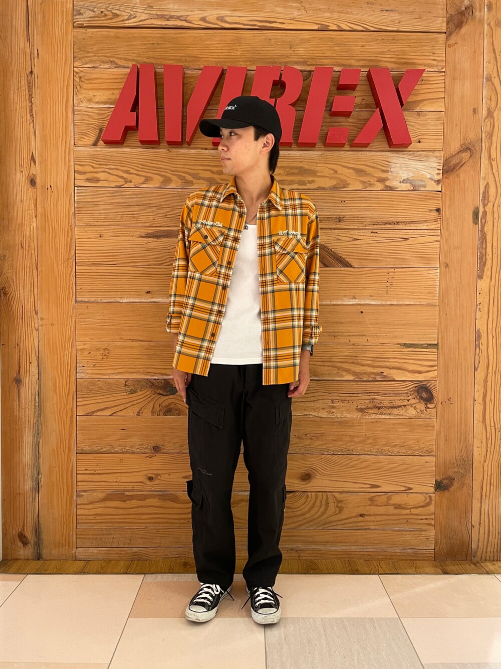 「シンプル、AVIREX、カーゴパンツ、ootd、シンプルスタイル、メンズファッション、秋コーデ、AVIREXBelle、古着好きな人と繋がりたい、ファッションの力を信じよう」｜「AVIREXのTWILL LOGO CAP / ツイル ロゴ キャップ / AVIREX / アヴィレックス（キャップ、ブラック系）」を使った、ひらいさん（メンズ・174cm）の夏コーディネートの1枚目の写真