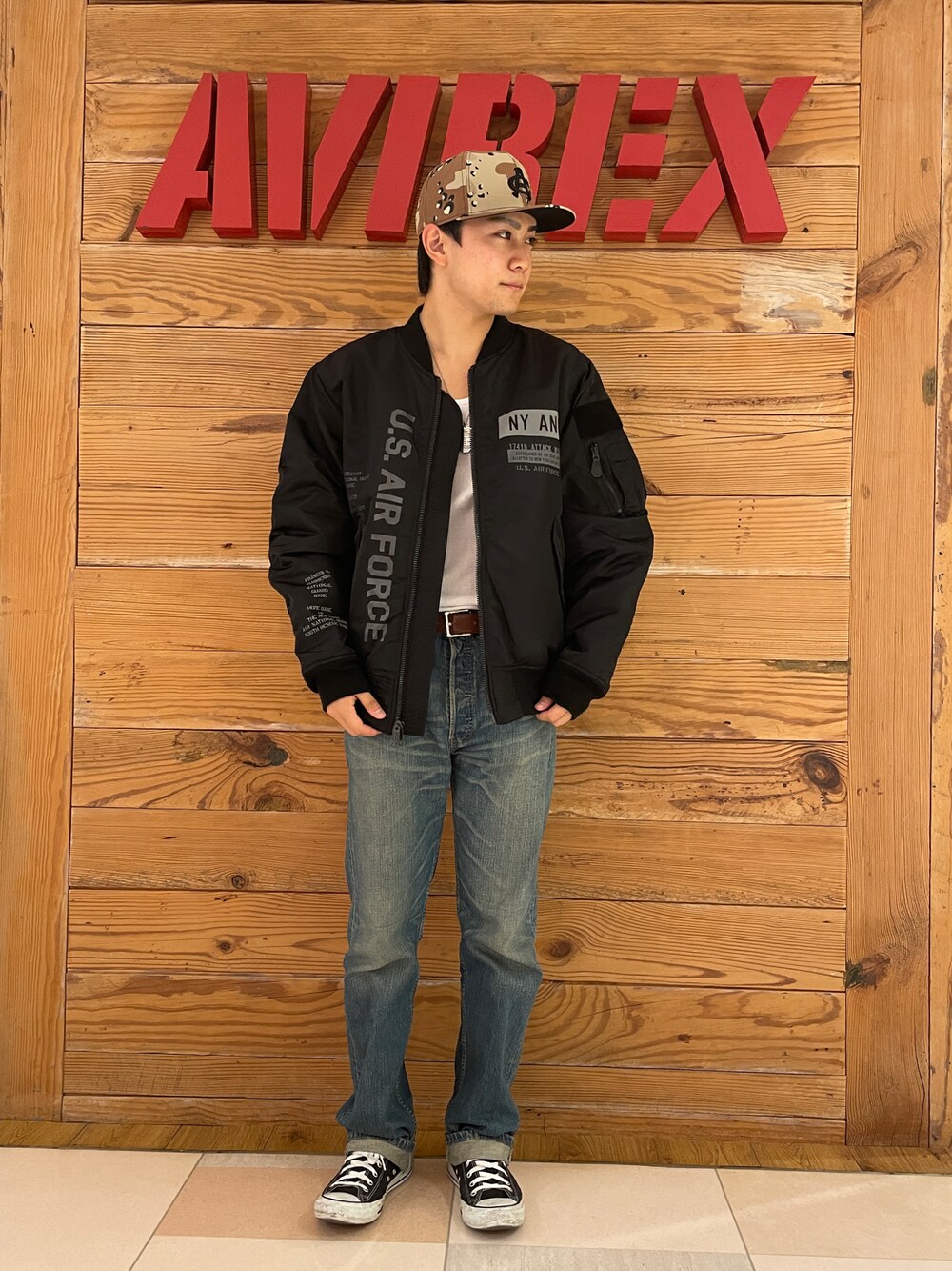 「AVIREX、大人カジュアル、休日スタイル、ootd、秋、メンズファッション、秋冬コーデ、秋服コーデ、AVIREXBelle、ファッションの力を信じよう」｜「NEW ERAの【×NEW ERA】ACキャップ/9FIFTY SNAP BACK CAP TYPE  AC（キャップ、グリーン系）」を使った、ひらいさん（メンズ・174cm）の秋コーディネートの1枚目の写真