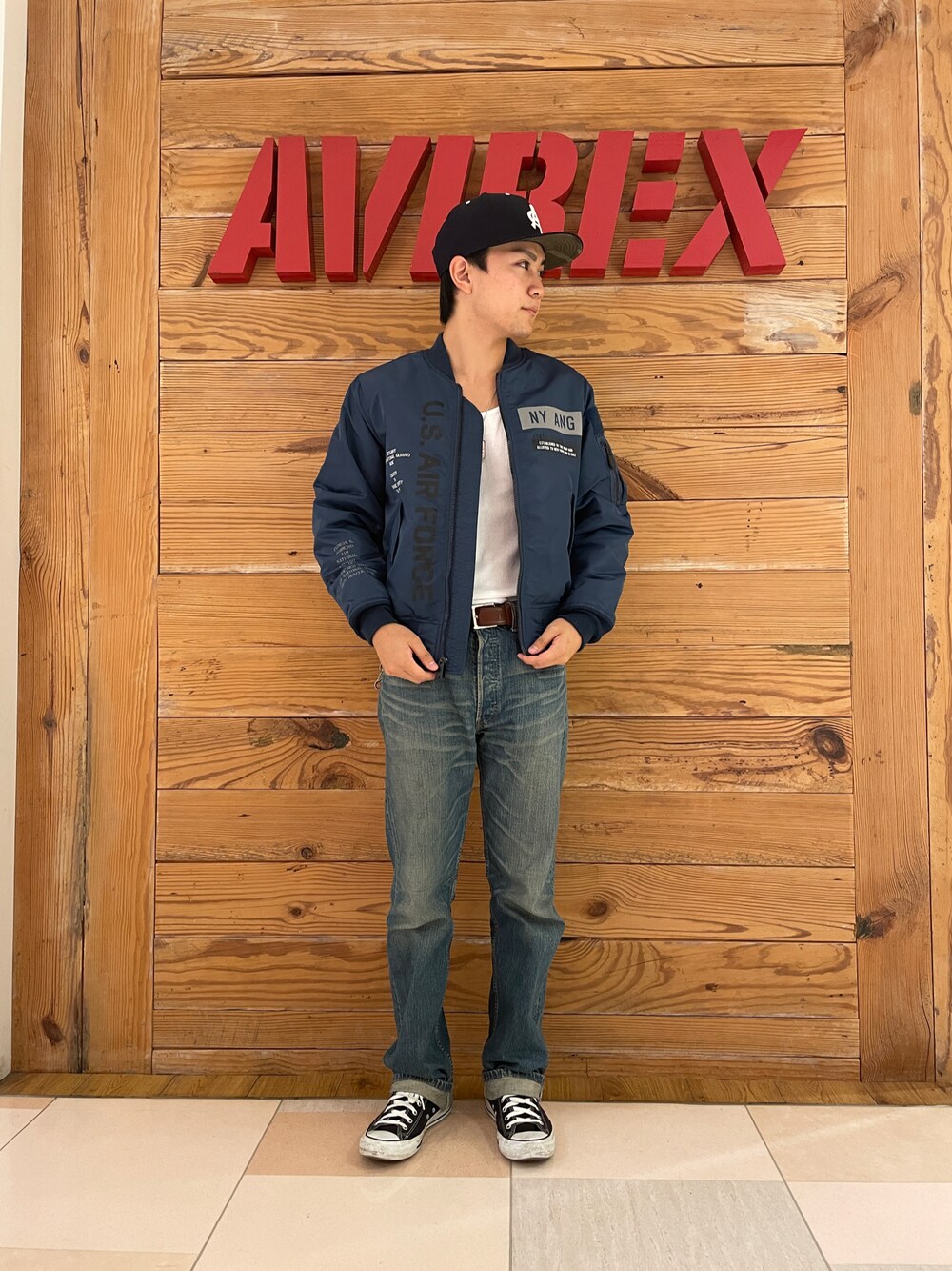 「AVIREX、大人カジュアル、休日スタイル、ootd、秋、メンズファッション、秋冬コーデ、秋服コーデ、AVIREXBelle、ファッションの力を信じよう」｜「NEW ERAの【×NEW ERA】ACキャップ/9FIFTY SNAP BACK CAP TYPE  AC（キャップ、ブラック系）」を使った、ひらいさん（メンズ・174cm）の秋コーディネートの1枚目の写真