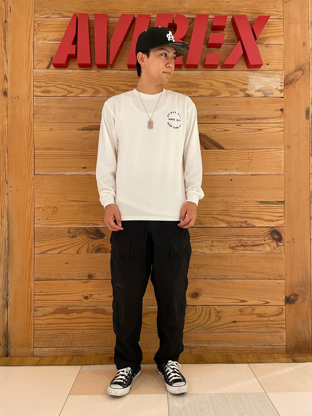「AVIREX、ootd、シンプルスタイル、今日のコーデ、秋コーデ、秋冬コーデ、お洒落さんとつながりたい、AVIREXBelle、ファッションの力を信じよう、秋服まるっと大公開」｜「AVIREXの《COLLECTION》AIR NATIONAL GUARD 8POCKET CARGO PANTS / エアーナショナルガード 8ポケット カーゴ パンツ / AVIREX / アヴィレックス（カーゴパンツ、ブラック系）」を使った、ひらいさん（メンズ・174cm）の秋コーディネートの1枚目の写真