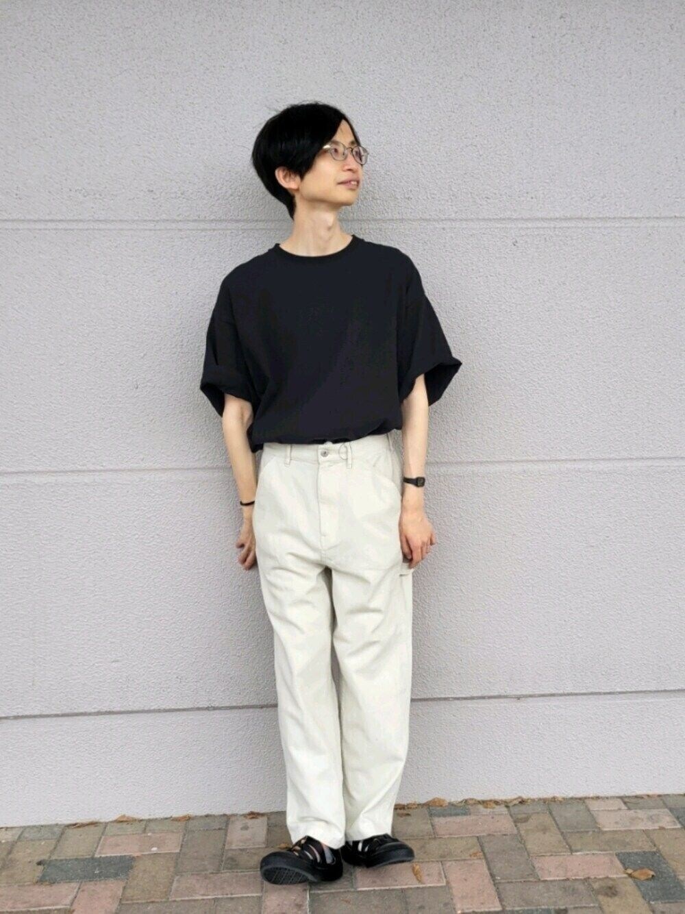 「モノトーン、シンプルスタイル、休日コーデ、メンズファッション、シンプル、グルカサンダル、チャオパニックティピー(CIAOPANIC TYPY)、チャオパニックティピー、プチプラ」｜「CIAOPANIC TYPYのUSAコットンハーフスリーブTee（Tシャツ/カットソー、ブラック系）」を使った、1stripe2kuroさん（メンズ・169cm）の夏コーディネートの1枚目の写真
