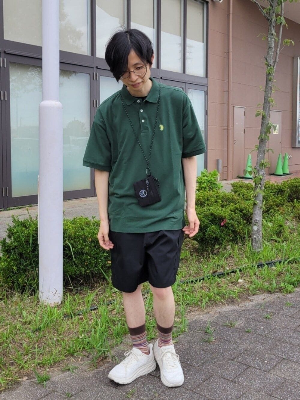 「オトナカジュアル、夏、ファッション好きと繋がりたい、お洒落さんとつながりたい、メガネ男子、スニーカー、カーゴショーツ、ポロシャツ、ハーフパンツ、カーゴパンツ、チャオパニックティピー(CIAOPANIC TYPY)、チャオパニックティピー、ストリート」｜「U.S. POLO ASSN.の【U.S. POLO ASSN】ワンポイント刺繍カノコポロ（ポロシャツ、グリーン系）」を使った、1stripe2kuroさん（メンズ・169cm）の夏コーディネートの1枚目の写真
