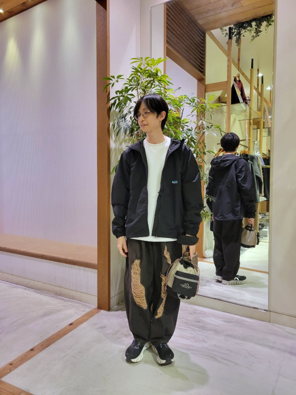 「Franklin Climbingの【Franklin Climbing】マウンテンジャケット（マウンテンパーカー、ブラック系）」を使った、1stripe2kuroさん（メンズ・169cm）の春コーディネートの1枚目の写真