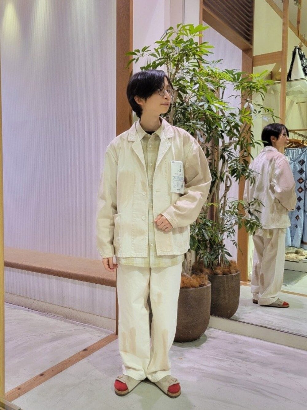 「ainode、@アイノデ、オカヤマデニム、オカヤマDENIM、岡山デニム、岡山、ホワイトコーデ、ホワイト、チャオパニックティピー(CIAOPANIC TYPY)、ラグジュアリー、ユニセックス、しろパン、大人ファッション」｜「ai no deの【ainode】hazakawa 襟付きJK（テーラードジャケット、ホワイト系）」を使った、1stripe2kuroさん（メンズ・169cm）の春コーディネートの1枚目の写真