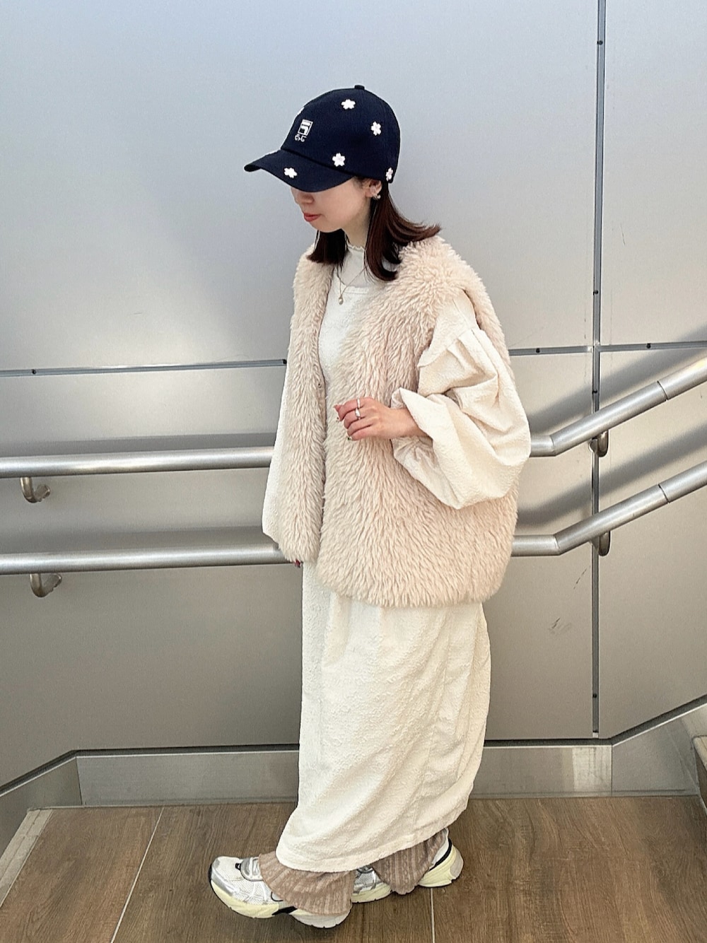 ボリュームフェイクファーベストを使った人気ファッション